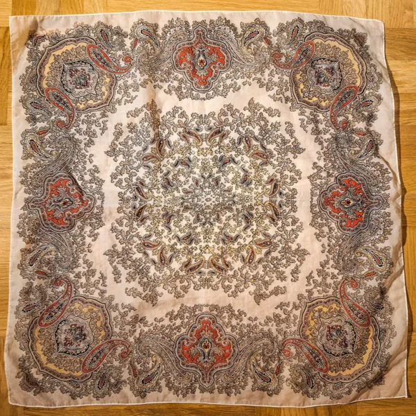 Begagnad paisley vit bandana